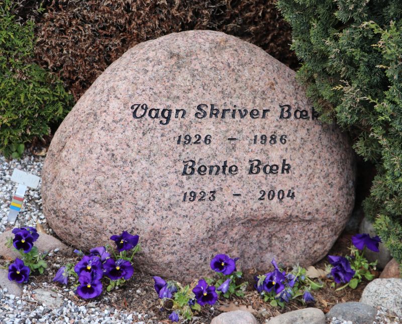 Vagn Skriver Baek.JPG